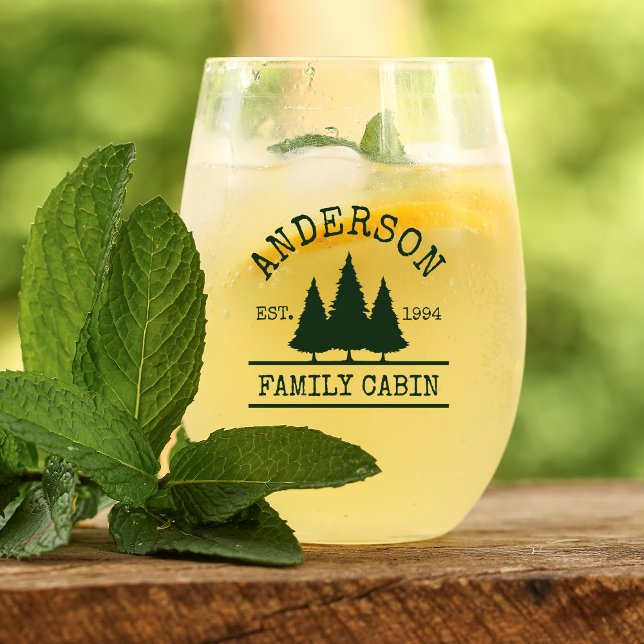 Vaso De Vino Nombre de familia Cabina Pines Verdes Forestales (Several styles to choose from.)