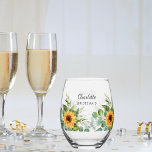 Vaso De Vino Nombre de la dama de honor girasoles eucalipto<br><div class="desc">Decorado con girasoles y vegetación eucaliptus. Personalice y agregue el nombre de su novia.</div>