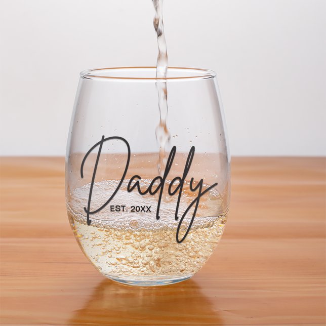 Vaso De Vino Papi de tipografía moderna personalizado (Daddy wine glass with established year)