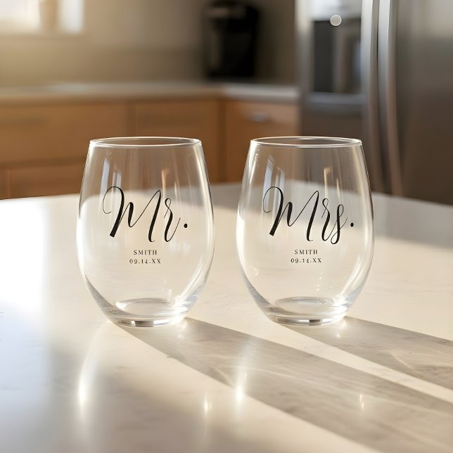 Vaso De Vino Personalizado 'Sr. y la Sra. Boda de script mínimo (Subido por el creador)