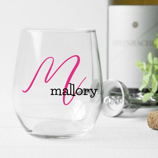 Vaso De Vino Regalo de dama de honor, Monograma moderno elegant (elegant minimalist stemless wineglass with monogram initial in a pink script font)