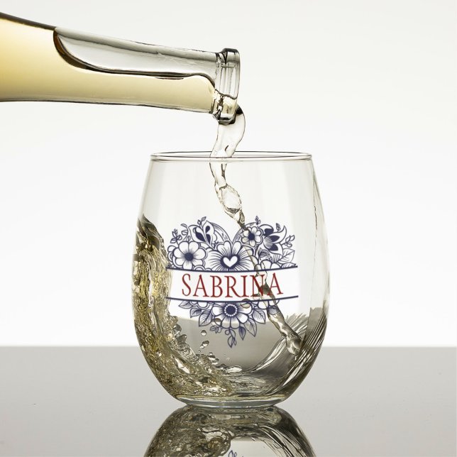 Vaso De Vino Regalo de dama de honor, Monograma moderno elegant (stemless wineglass with a split heart made from flowers in dark blue customized with name bridesmaid)