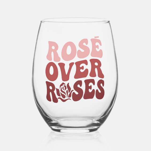 Vaso De Vino Rosa Sobre Rosas De Vino Sin Estúpido (Anverso)
