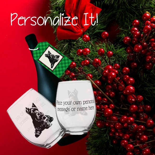 Vaso De Vino Vidrio de vacaciones de perro escocés personalizad (Handsome Scottish Terrier enjoys a glass of wine. Personalize the back!)