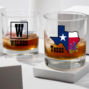Vaso De Whiskey Bandera de Texas y Bluebonnet de flores con nombre