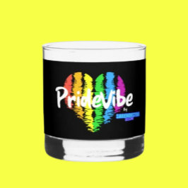 Vaso De Whiskey Celebra con Corazón Arcoíris: PrideVibe