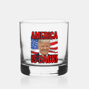 Vaso De Whiskey Estados Unidos está de vuelta con Donald Trump Ban