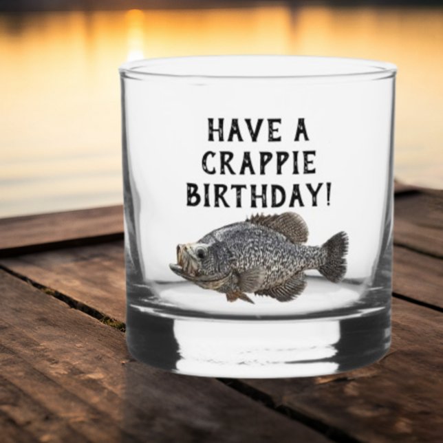 Vaso De Whiskey Feliz cumpleaños, Personalizado de pescadores de r (A birthday themed crappie fishing whiskey glass is a one of a kind gift.)