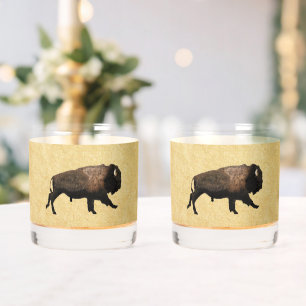 Vaso De Whiskey Galloping Bison Sobre Papel Antiguo