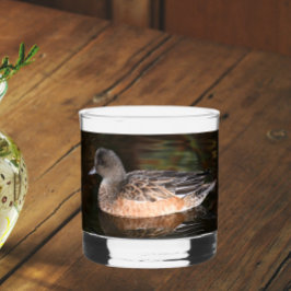 Vaso De Whiskey La cirujana norteamericana Duck Hen en un estanque