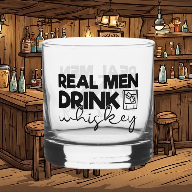 Vaso De Whiskey Los hombres de verdad divertidos beben whisky (Subido por el creador)