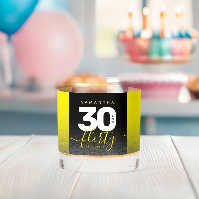 Vaso De Whiskey Moderna Girly Brillante Amarillo 30 y Flirty (Insitu (Baby Shower))