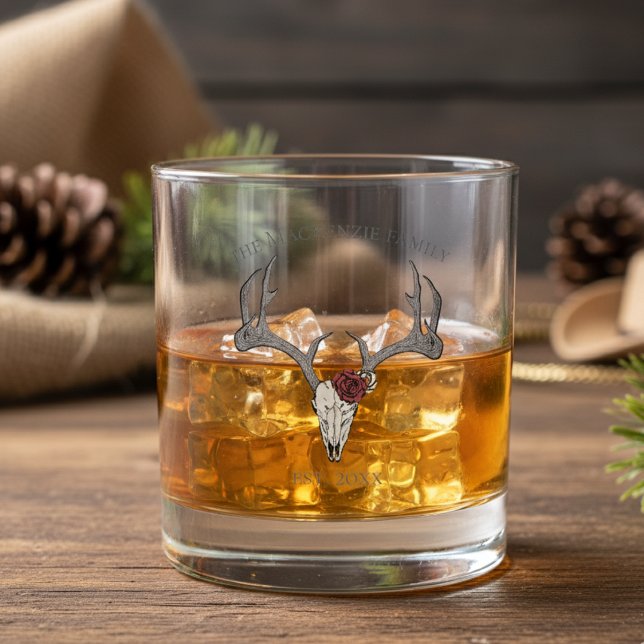 Vaso De Whiskey Nombre de familia de cráneo de cabeza de ciervo fl (Modern Reindeer Skull Christmas Whiskey Glasses. Simple Xmas Deer & Antlers Illustration)
