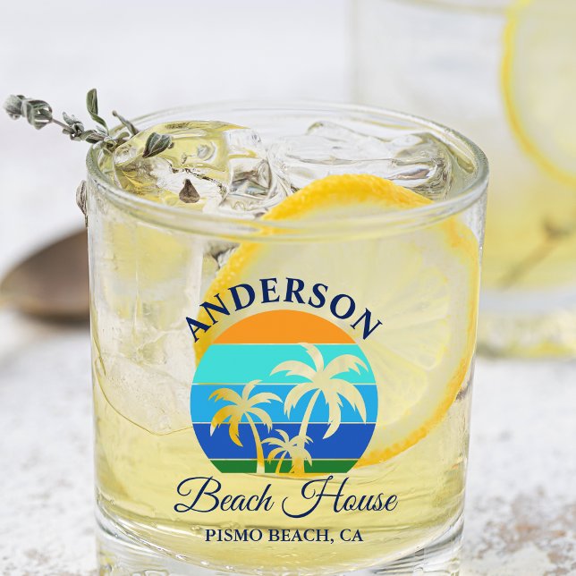Vaso De Whiskey Nombre de la Familia Beach House Sun Palm Trees (Customize to change text color.)