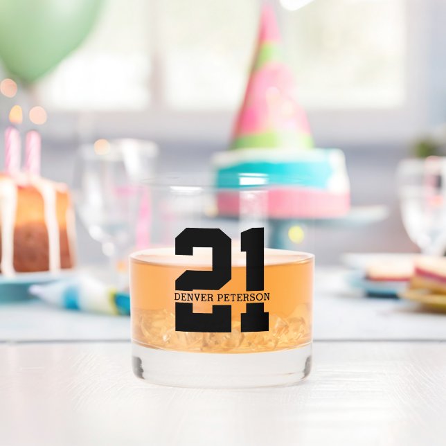 Vaso De Whiskey Nombre personalizado 21º cumpleaños moderno (Insitu (Cumpleaños))