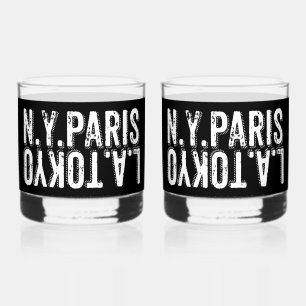 Vaso De Whiskey NY París Tokio LA en Fuente Destrozada