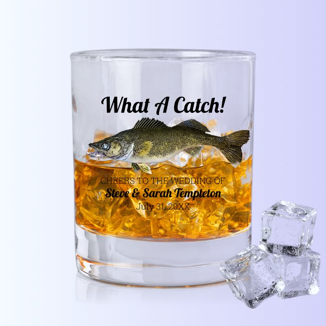 Vaso De Whiskey Qué Boda de Walleye de pesca de captura da favor (What a Catch Fishing Wedding Favor Whiskey Glass For The Bride and Groom. )
