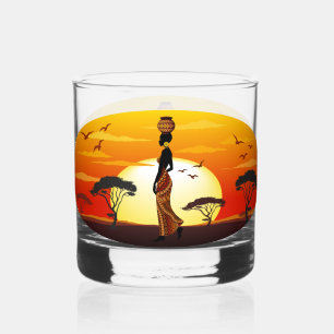 Vaso De Whiskey Silhouette de una bella mujer africana sobre los S