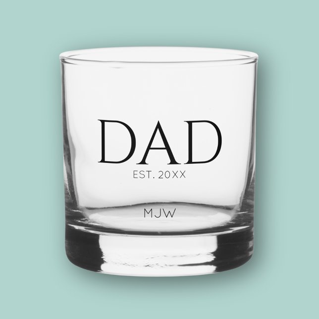 Vaso De Whiskey Tipografía Monograma de papá negro (Dad Established Year Whiskey glass. Perfect for Fathers Dad, birthdays or new dad gifts)