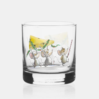 Vaso De Whiskey Trayendo El Queso De Los Navidades