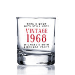 Vaso De Whiskey Vintage 60th Birthday Party<br><div class="desc">Un divertido y único vaso de whisky para celebrar su cumpleaños número 60. "Toma una foto,  sigue caliente" y su nombre está en simple tipografía moderna y "Vintage" y el año en que nació está en un tipo de letra roja retro.</div>