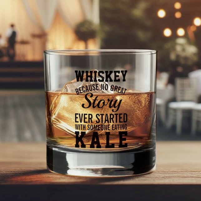 Vaso De Whiskey Whiskey divertido versus Kale Cita Texto negro (Subido por el creador)