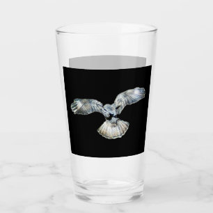 Vaso para beber con alas desplegadas de ratonero p