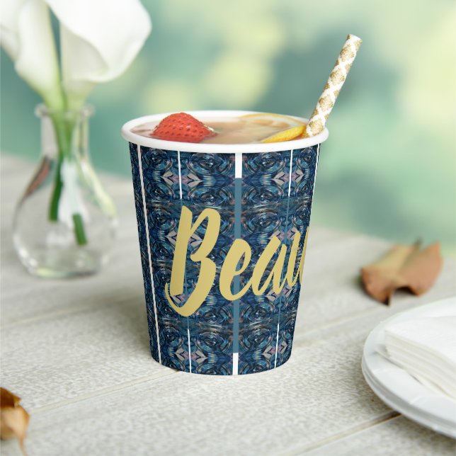 Vasos de fiesta azules hermosos de Poet Adiela Ako (in situ)