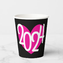 2024 imagen de corazón rosado años fiesta en negro