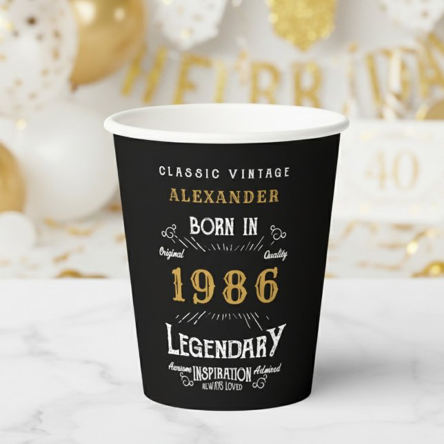 Vasos De Papel 40 cumpleaños 1986 Legendario Retro (1986 birthday black paper cup on a white and gold background.)