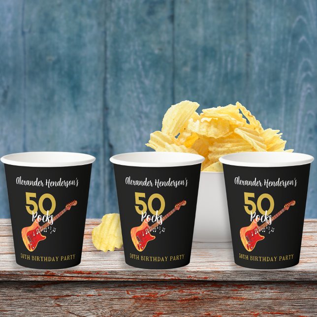 Vasos De Papel 50 Rocks Guitarra Cool Fiesta de Cumpleaños número (50 Rocks Coll Fire Guitar 50th birthday party personalized paper cups gold and black)