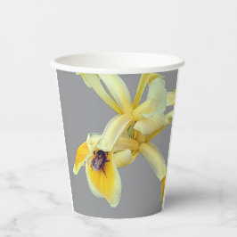 Vasos De Papel Abeja en una flor amarilla