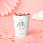 Vasos De Papel Algunos Bunthday Party<br><div class="desc">Cuidadas y coloridas servilletas de papel de cumpleaños "Bunny". Tipografía pastel con acento de oído conejito.</div>