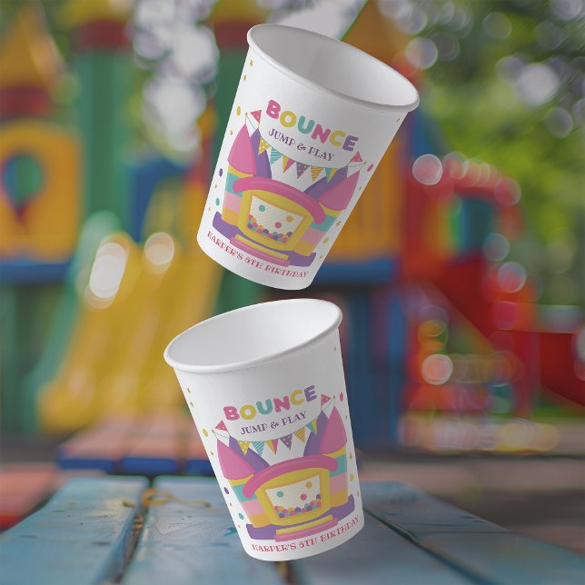 Vasos De Papel Aniversario de la Casa de la Reza Rosada (Let our bounce house paper cups, help take your little one’s big day to new heights.)