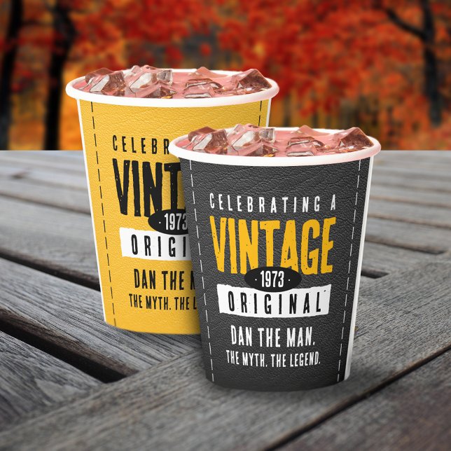 Vasos De Papel Año de nacimiento original de cuero negro y oro (Vintage Original Black & Gold Leather Birth Year Paper Cup Cover Photo.)