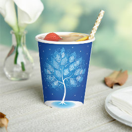 Vasos De Papel Árbol blanco en la nieve