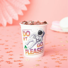 Vasos De Papel Astronauta flotando en el espacio