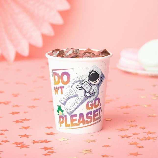 Vasos De Papel Astronauta flotando en el espacio (in situ)