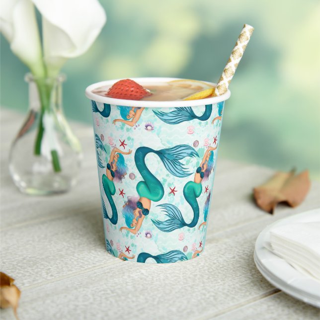 Vasos De Papel Bajo la Sirena Mar Océano Púrpura Turquesa (in situ)