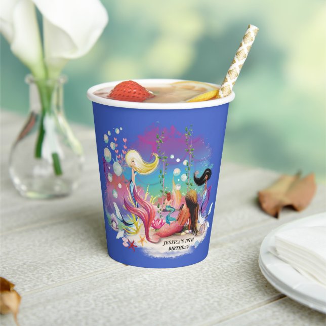 Vasos De Papel Bajo la Sirena Mar Océano Púrpura Turquesa (in situ)