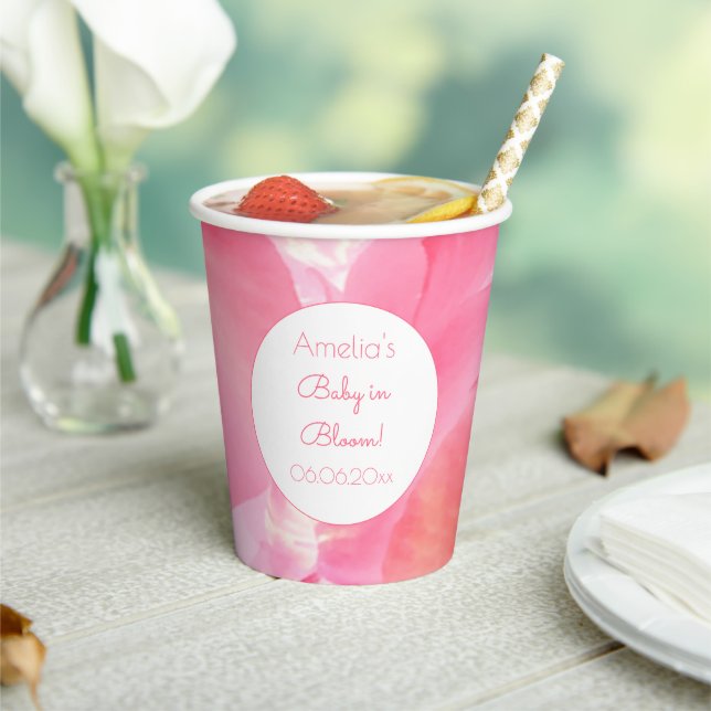 Vasos De Papel Bebé con flores rosadas en Baby Shower en flor (in situ)