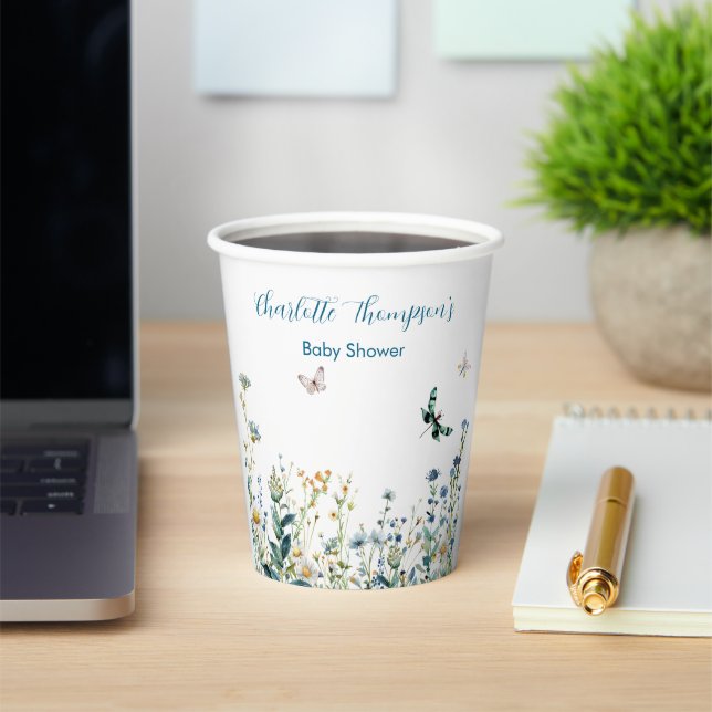 Vasos De Papel Bebé de flores silvestres en una ducha de bebé en  (in situ)