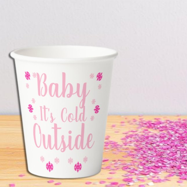 Vasos De Papel Bebé hace frío afuera (Subido por el creador)