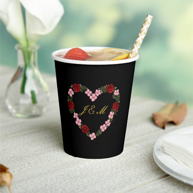 Vasos De Papel Black paper cup with a pink and red heart (in situ)