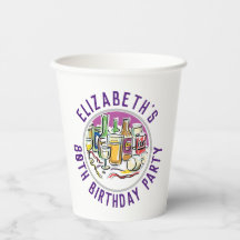 Celebración de las tazas de papel de cumpleaños nú
