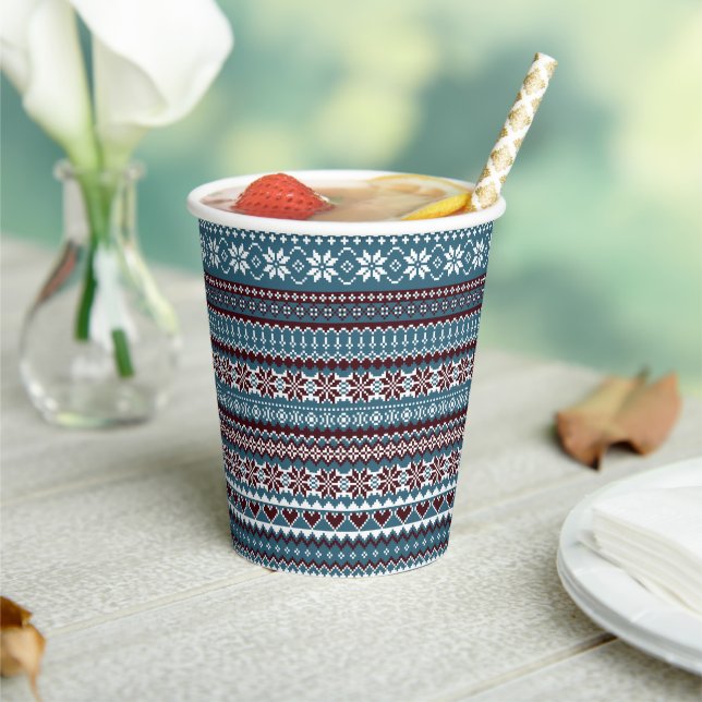 Vasos De Papel Classic Scandinavian Christmas Sweater Pattern (in situ)