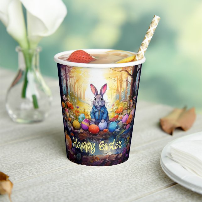 Vasos De Papel conejo de Pascua en el bosque (in situ)