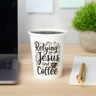 Vasos De Papel Confiando en Jesús y en el amante de la cafetera d