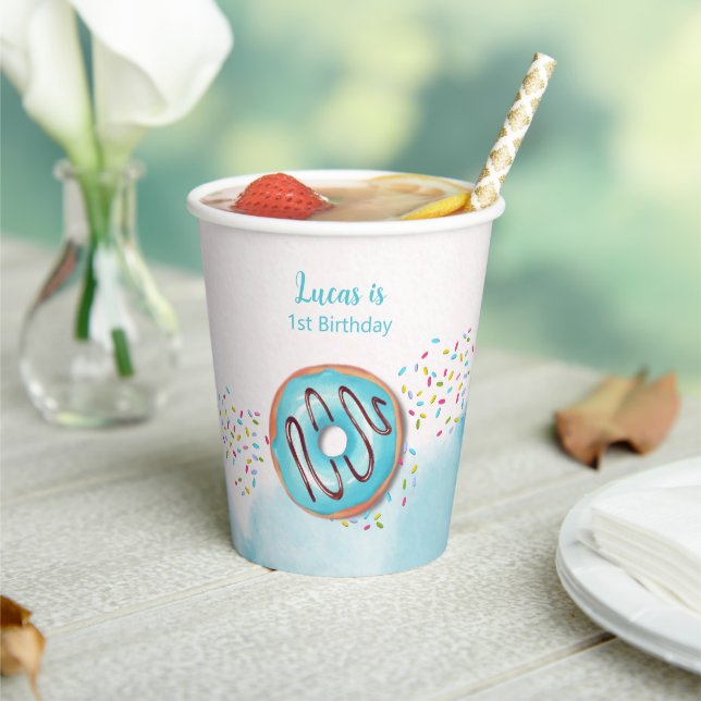 Vasos De Papel Copa de papel para el primer cumpleaños. (in situ)