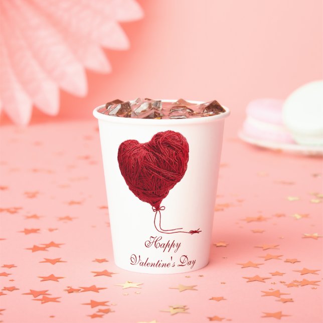 Vasos De Papel Cozy Yarn Heart for Valentines (in situ)